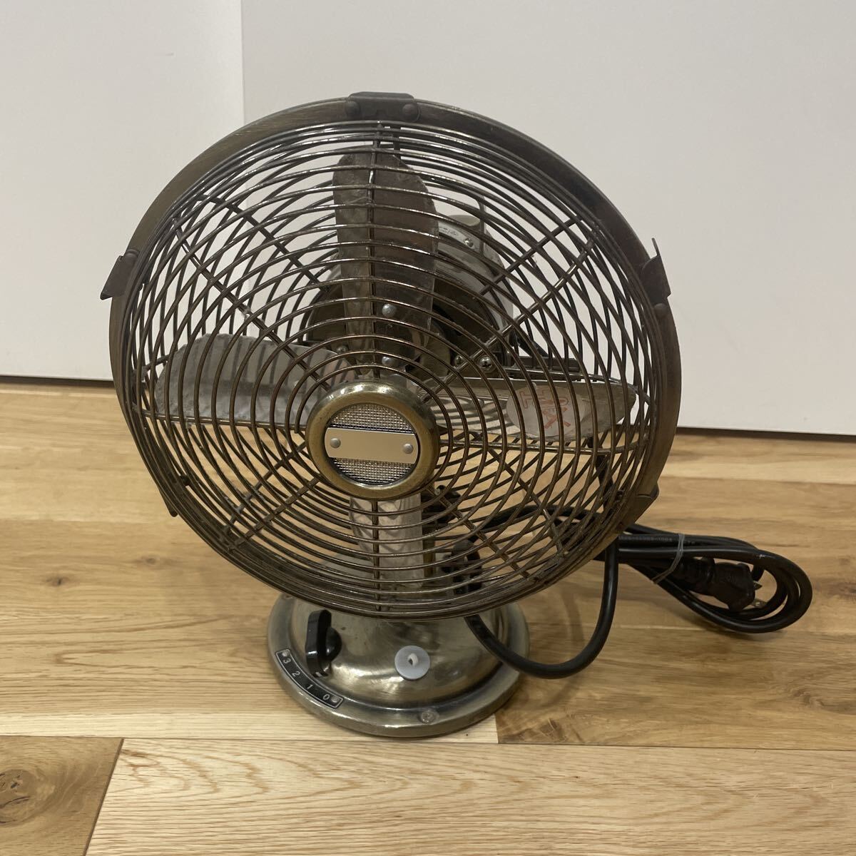 ☆美品 19年製 ニトリ☆20cm メタルレトロファン 扇風機 FT-20_IQ☆首