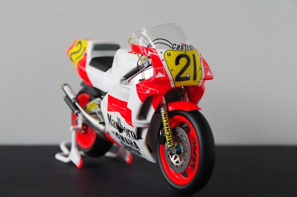 新品】京商 グランプリレーサー ヤマハ YZR500 Marlboro YAMAHA