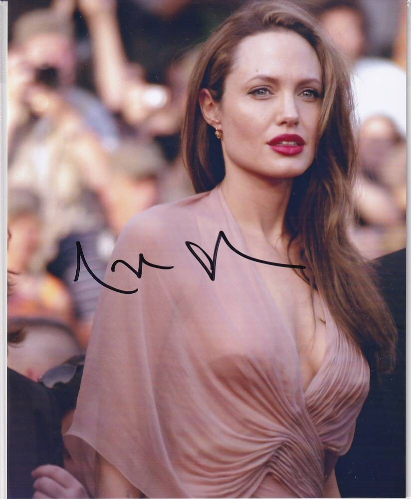 アンジェリーナ・ジョリー Angelina Jolie 直筆サイン入り写真