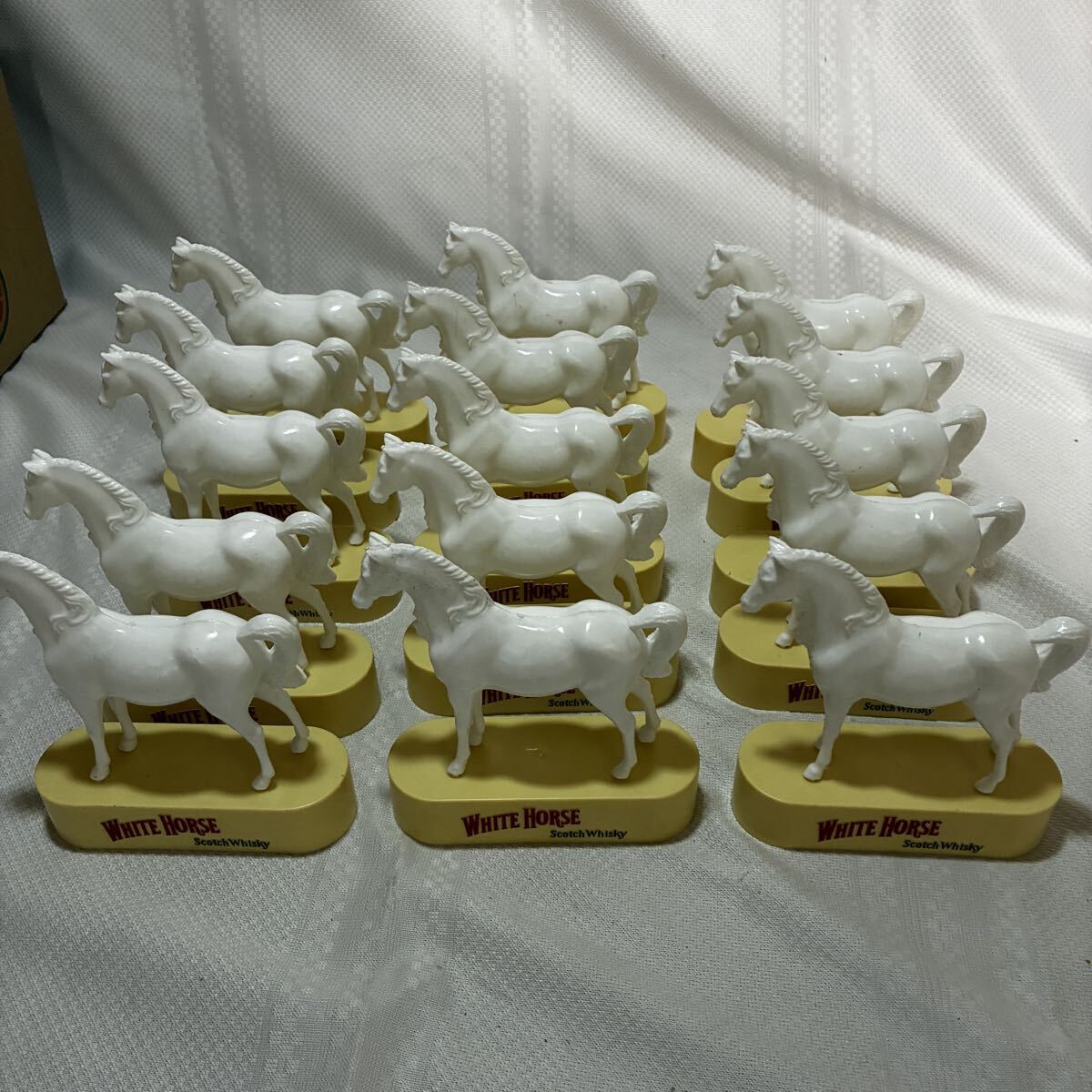 新品】WHITE HORSE ホワイトホース 馬 置物 陶器 プラスチック 3点 