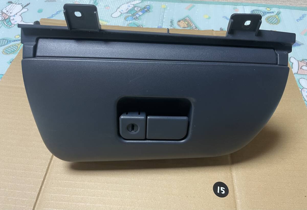 2DIN小物入れ！フタ付きです！ ニューキャンター FB51AB グローブ 