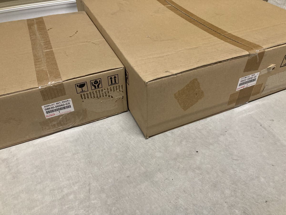 中古】トヨタ純正12.1型後席ディスプレイ用フィッティングキットの落札