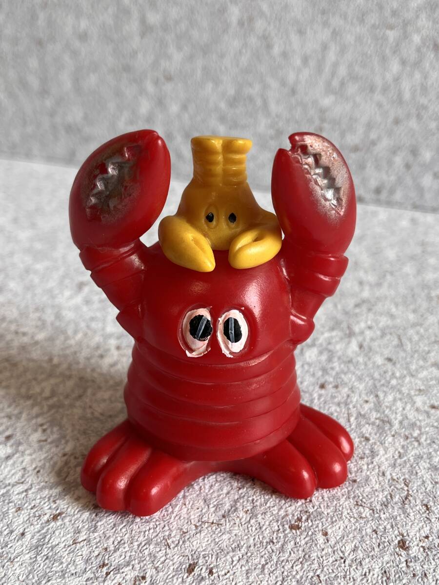 ◇[TE000177B] 信用金庫 タットイ国の親子怪獣 貯金箱 ソフビ 赤い怪獣