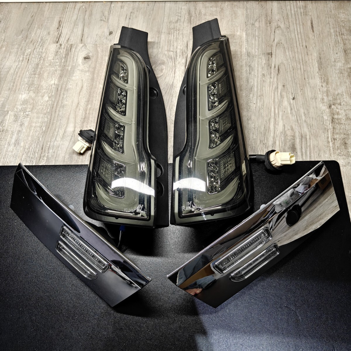 ダイハツ ミラジーノ L700s L710s LED スモークテール テールランプ
