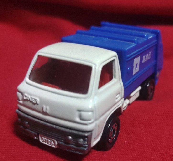 未使用品】トミカ NO.10 横浜市環境事業局 三菱キャンターゴミ収集車