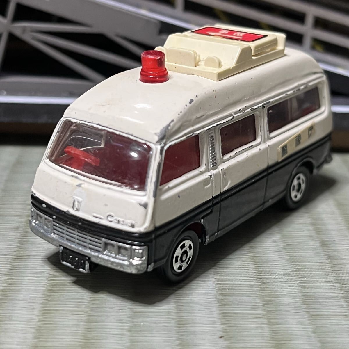 中古】ヨネザワ ダイヤペット S－5 ニッサン キャラバン パトカーの