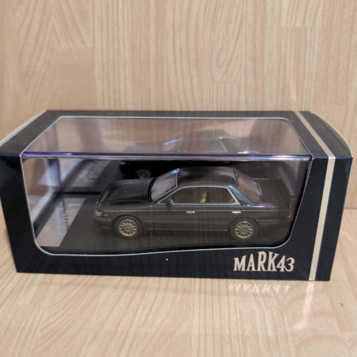 新品】1/43 日産 ローレル ターボ メダリスト クラブ S (C33) ダーク