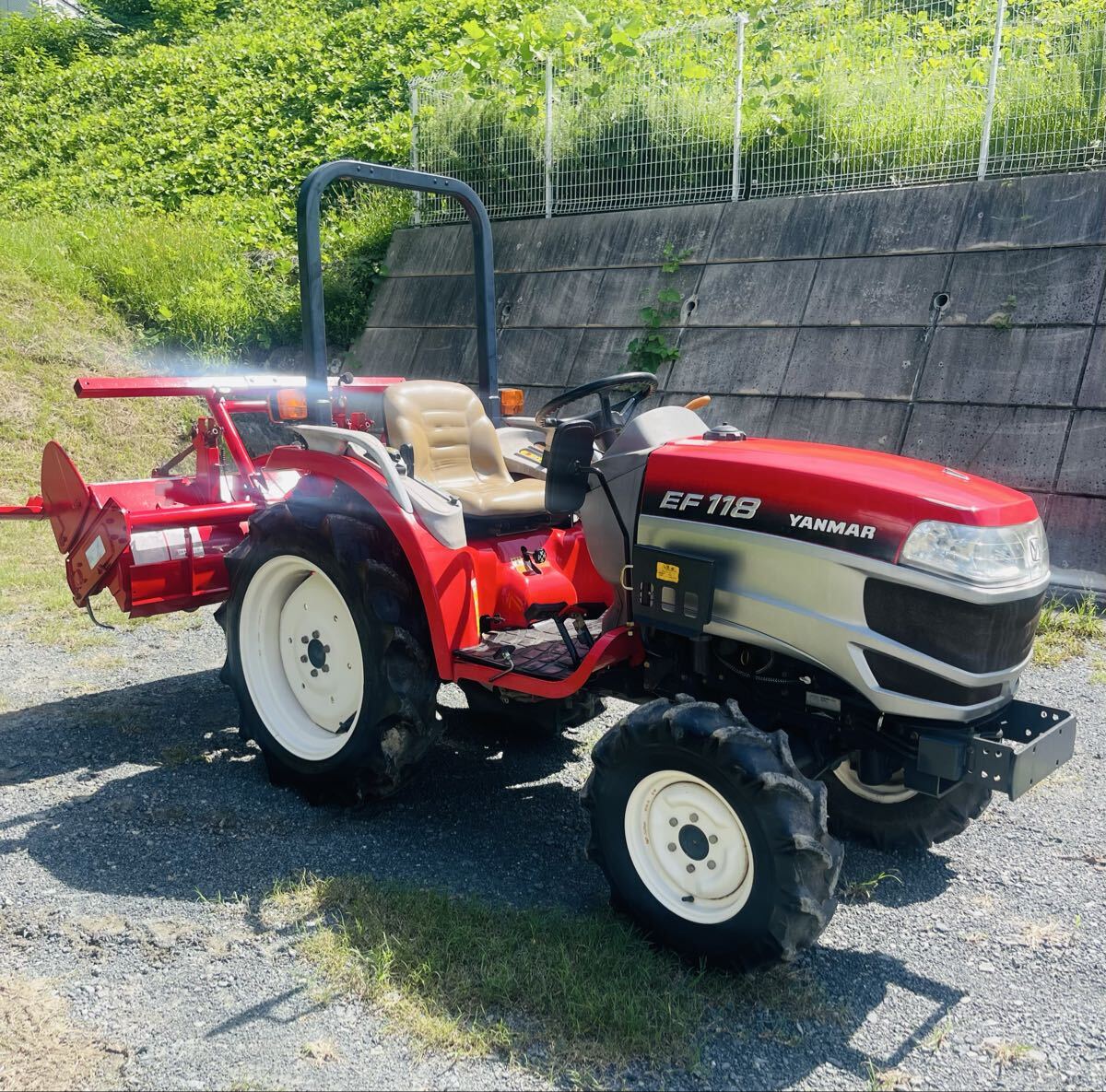YANMAR YM1700ヤンマー YM1700実働品トラクター中古品 4WD 17馬力 3