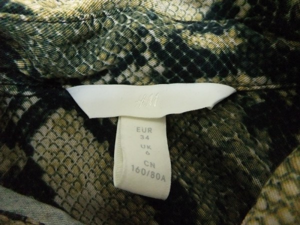 送料240円 H M エイチアンドエム レディース レーヨン100 チビ襟 ダブルポケット パイソン蛇柄 長袖シャツ カーキ サイズ34 の落札情報詳細 ヤフオク落札価格情報 オークフリー スマートフォン版