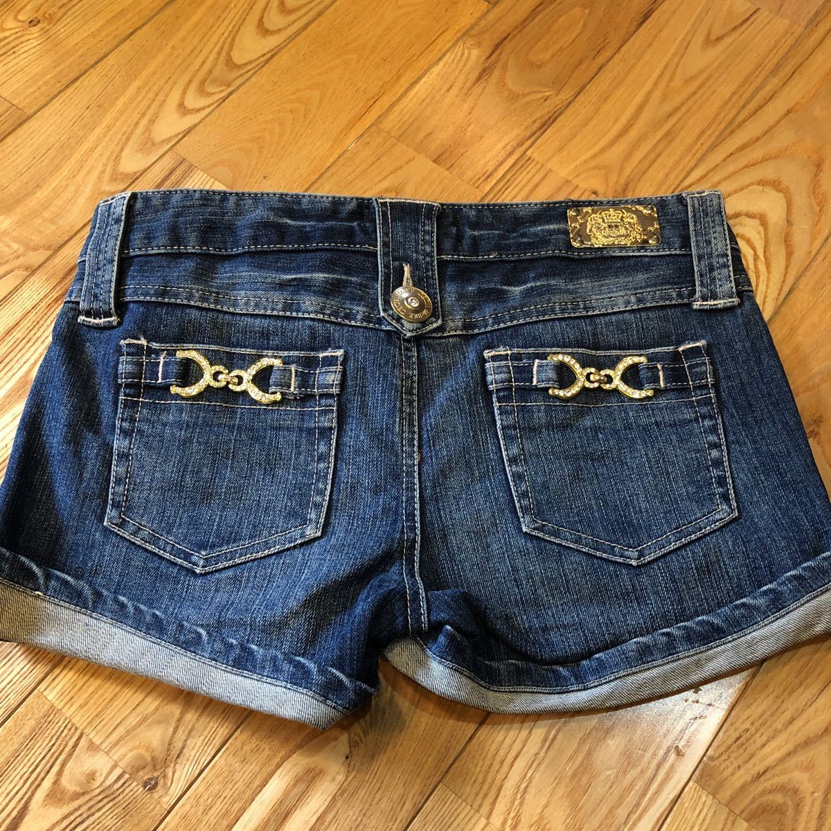 デニムショートパンツ 25 レディース ショーパン ダメージジーンズ ゴールド Cecilmcbee セシルマクビー 美品 おしゃれ かっこいい 金 春夏 の落札情報詳細 ヤフオク落札価格情報 オークフリー スマートフォン版