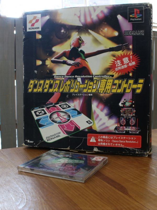Ddr専用コントローラー Playstation用 コナミ ダンレボ 家庭用 ダンスダンスレボリューション ソフト 箱付き の落札情報詳細 ヤフオク落札価格情報 オークフリー スマートフォン版