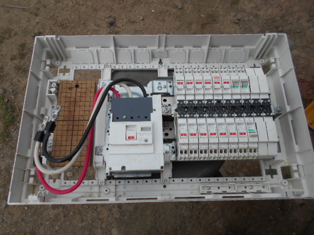 分電盤 配電盤 16回路 農作業小屋等に の落札情報詳細 ヤフオク落札価格情報 オークフリー スマートフォン版