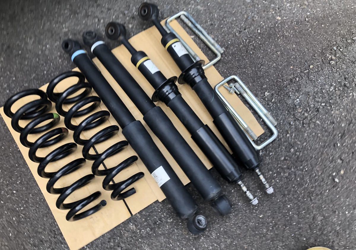 ハイラックス GUN125 純正 ショック トヨタ ハイラックスGUN125