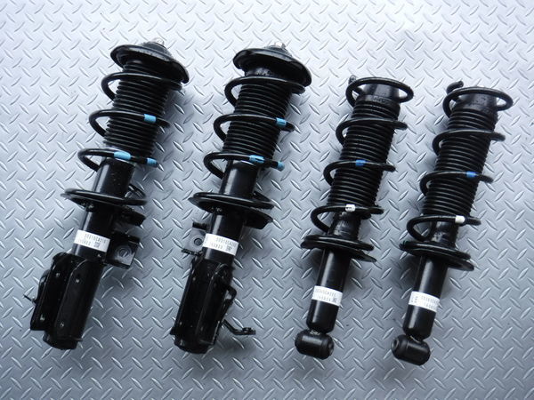 86 GR86用のショックとスプリング取り付けと四輪アライメント