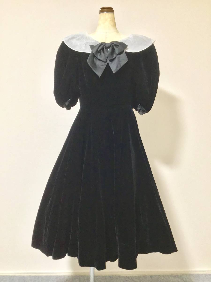 ベルベット 半袖 ブラック 黒色 ワンピース ドレス フレアー リボン 白襟 Yuki Torii 9号 の落札情報詳細 ヤフオク落札価格情報 オークフリー スマートフォン版