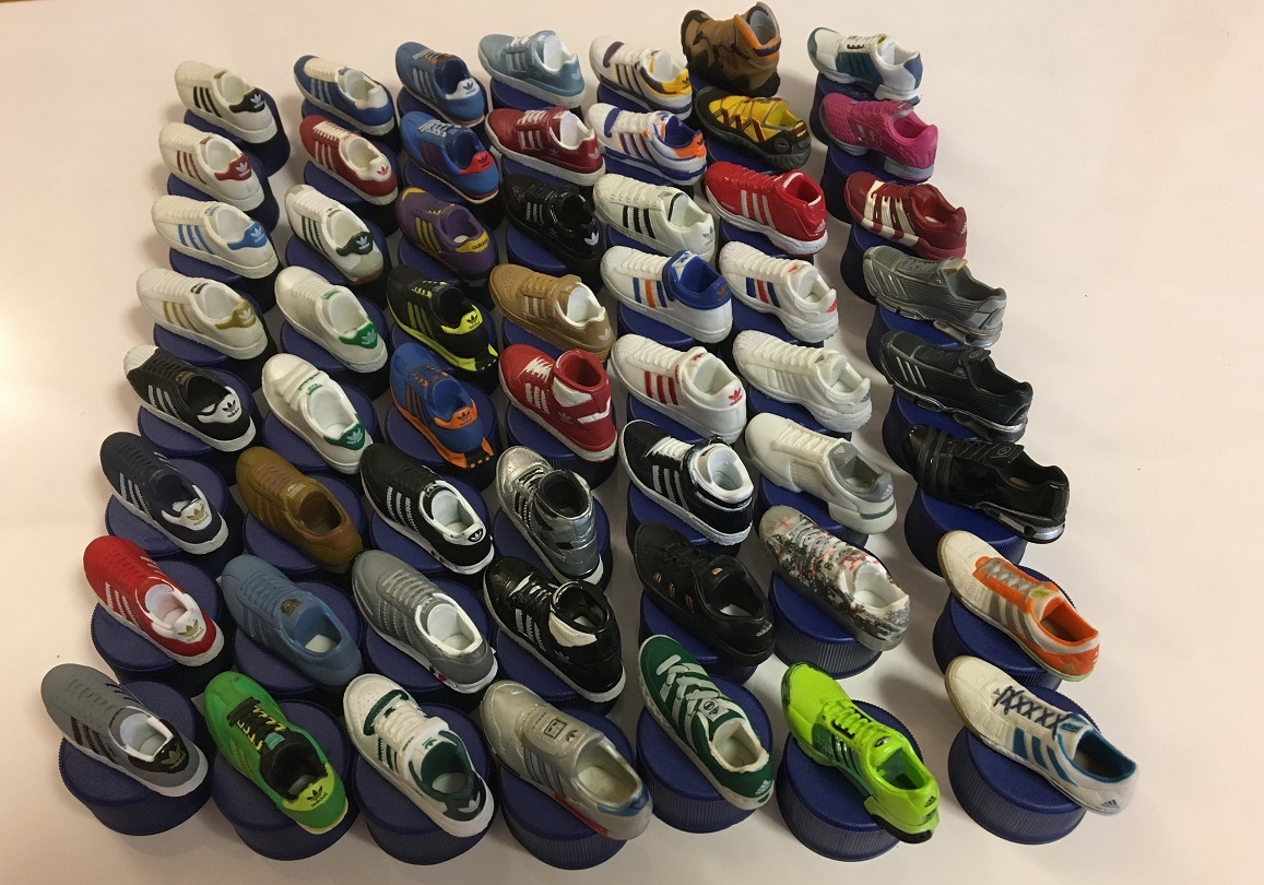 ☆アディダス adidas スニーカー ボトルキャップ ペプシ56種類（33