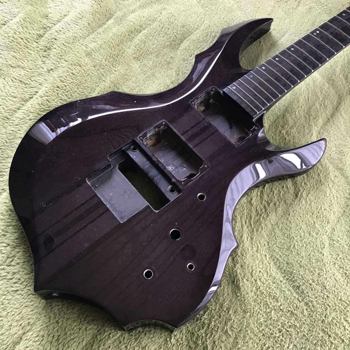エレキギター ブラック 未完成 フォレストシェイプ スルーネック? 弦楽器 EDWARDS フォレスト エレキギター スルーネック 【公式通販】