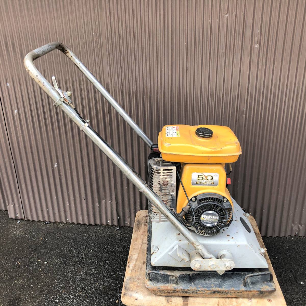 今なら群馬県内配送料無料 三笠 プレートランマー MVC-60 3.5馬力 水