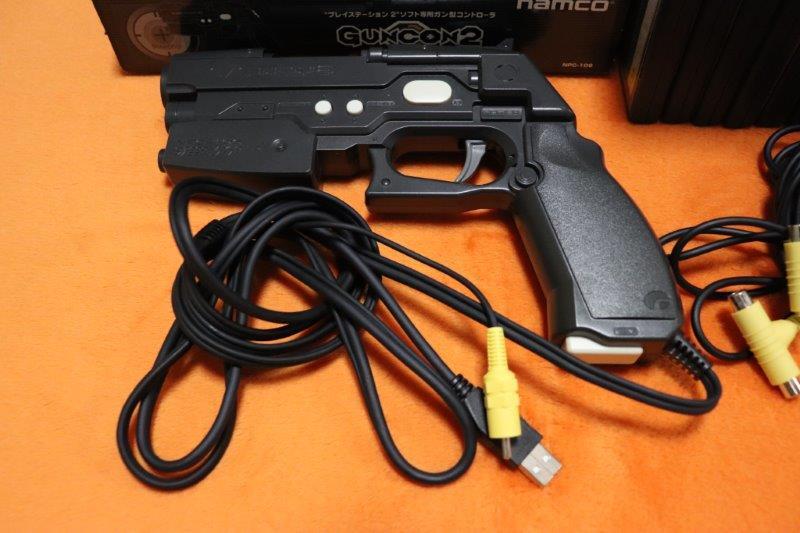 美品☆すべて付属品有☆SONY PS2 ガンコン2 NPC-106 ＋ 対応 ソフト8本
