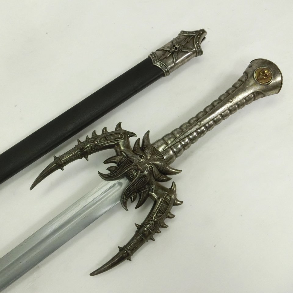 Y 中世 西洋 剣 金属製 全長122cm 重量3 7kg ブロードソード バスタードソード 悪魔 髑髏 ドクロ コスプレ 千円市場 の落札情報詳細 ヤフオク落札価格情報 オークフリー スマートフォン版