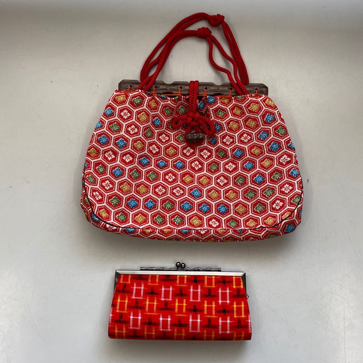 美品 和装小物 着物 浴衣 鞄 カバン バック 財布 巾着 がま口 和装 赤 の落札情報詳細 ヤフオク落札価格情報 オークフリー スマートフォン版