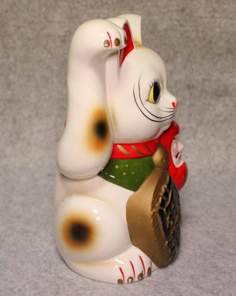 c244]陶磁器製 招き猫 23cm 置物 cat 開運 だるま猫 小判 貯金箱 片目