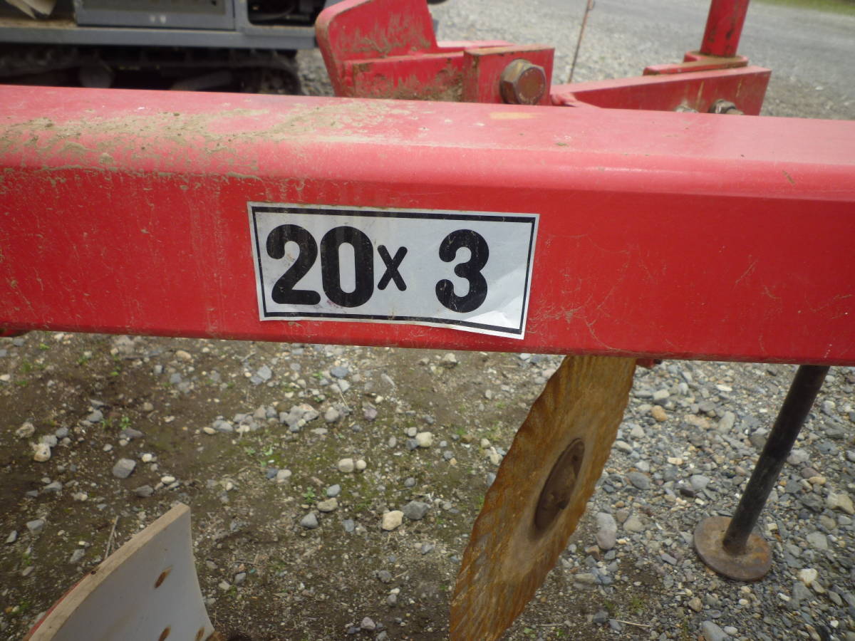 ホクシン農機の３連リバーシブルプラウです。 ホクシン農機のリバーシブル3連プラウです。（ホクシン農機の３連