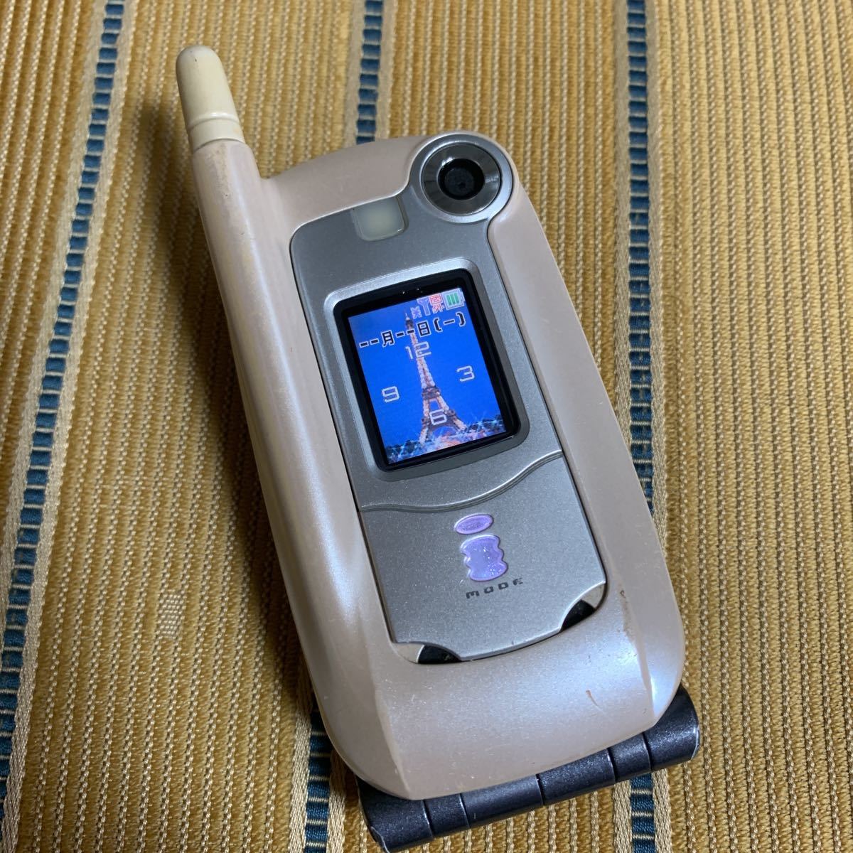 N505is docomo ガラケー 充電器付き ☆送料無料☆携帯電話docomoムーバ