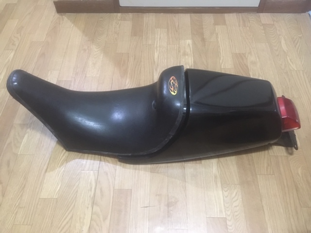YAMAHASRX4001JL ウェリントン製WM シングルシートカウル 黒 当時物 SRX-4 SRX-6 （キック） WM ウェリントン シングルシート の