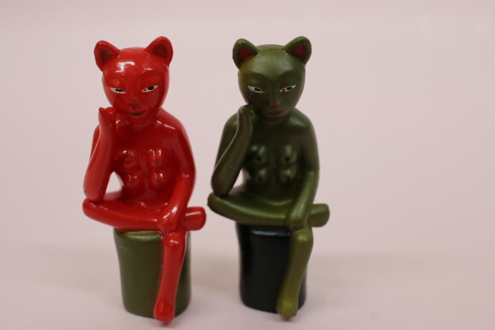 横尾忠則作、招き猫