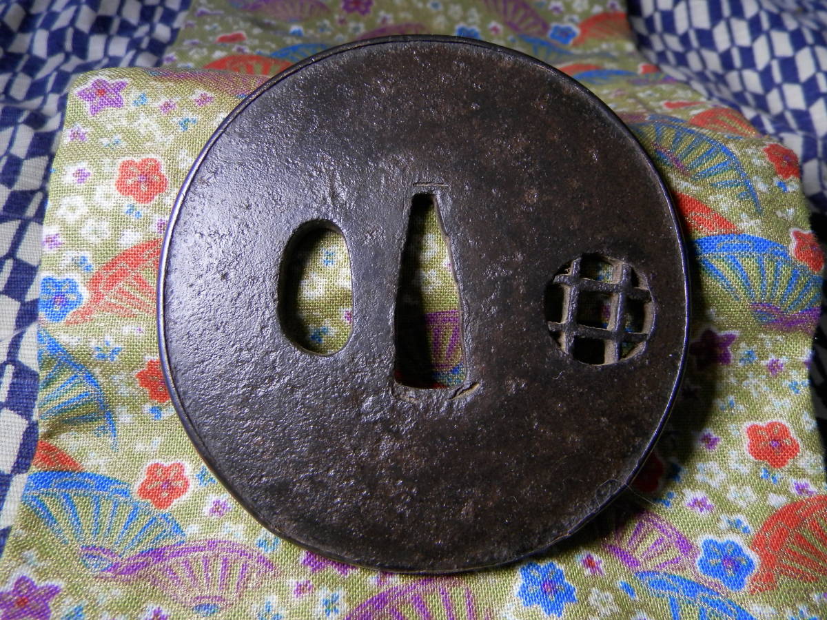 鍔　鉄地　透かし　五三桐　在銘 鍔 鉄地 透かし 五三桐 在銘 鍔 鉄地 透かし 五三桐