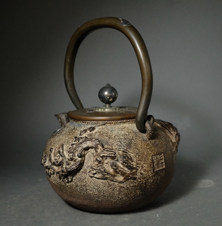 鉄瓶 日本梅泉 月下 梅枝 蘭図 銀摘 梅古木図銅蓋 蝙蝠霊芝 銀象嵌 堤