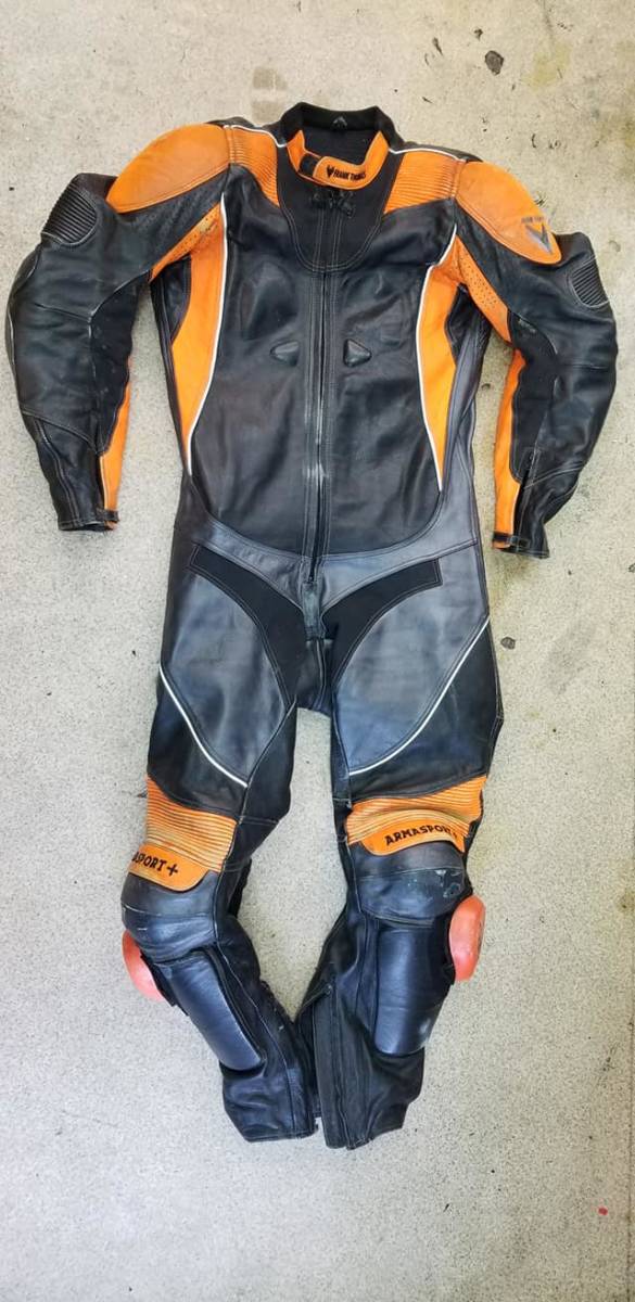 中古レトローつなぎ 牛革ワンピースレザースーツ 胸42インチ 107cm 身長175 180 メーカーイギリスのfrank Thomas の落札情報詳細 ヤフオク落札価格情報 オークフリー スマートフォン版 中古レトローつなぎ 牛革ワンピースレザースーツ 胸42インチ 107cm 身長175 180 メーカーイギリスのfrank Thomas の落札情報詳細 ヤフオク落札価格情報 オークフリー スマートフォン版