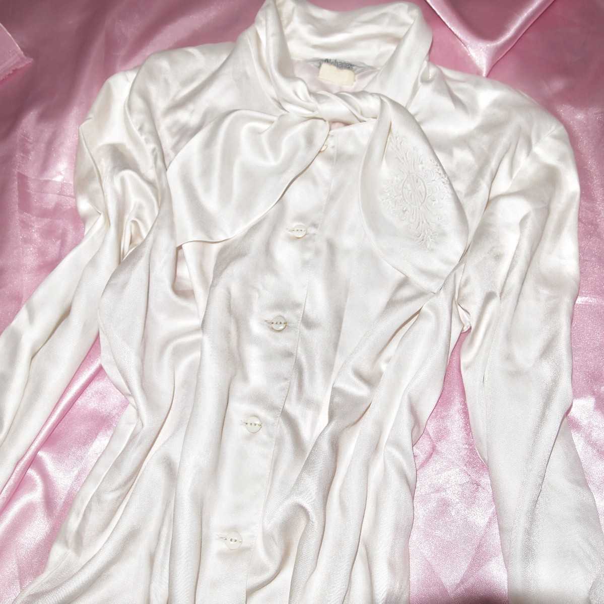 人妻　ブラウス 