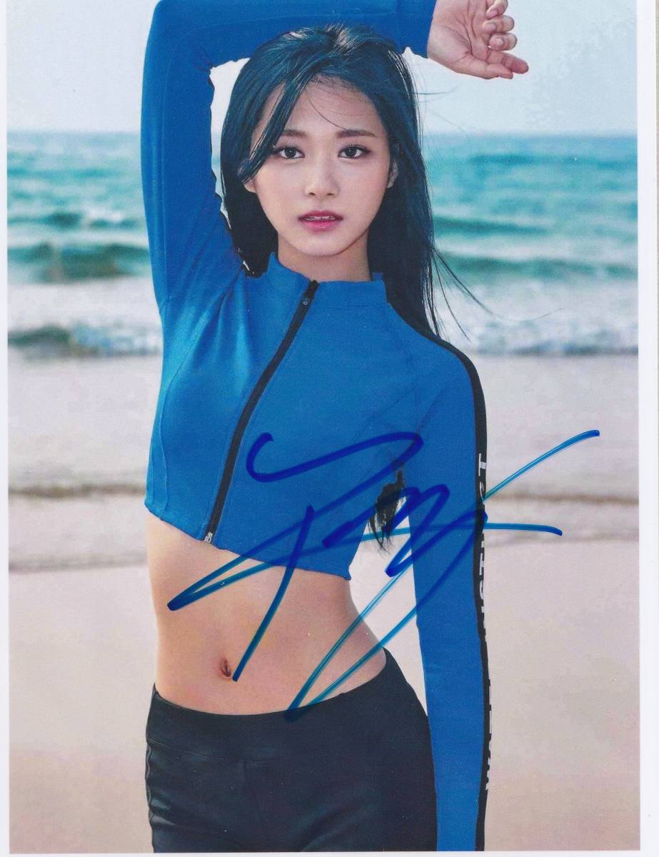 TWICE ツウィ  サイン　直筆　写真　2Lサイズ セール中…ツウィ直筆サイン入り2Lサイズ写真…TWICE… TZUYU ⑨ - メルカリ