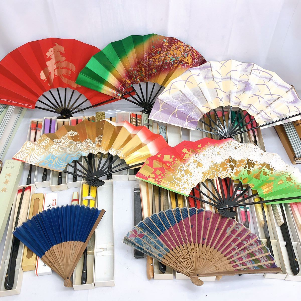 Bs43 舞扇子 踊り用 日本舞踊 舞扇 天地雲砂子 黒塗り 大量まとめ 中国風 扇子 和装小物 せんす 扇 箱付有 未使用品有 の落札情報詳細 ヤフオク落札価格情報 オークフリー スマートフォン版