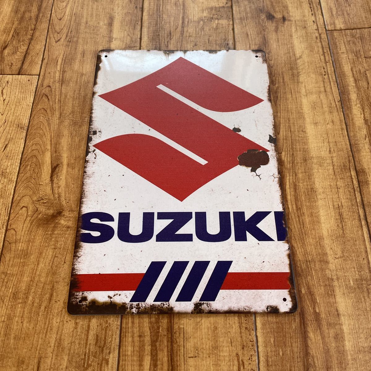 新品】スズキ ロゴ ブリキプレート看板 ヴィンテージ加工 レトロ