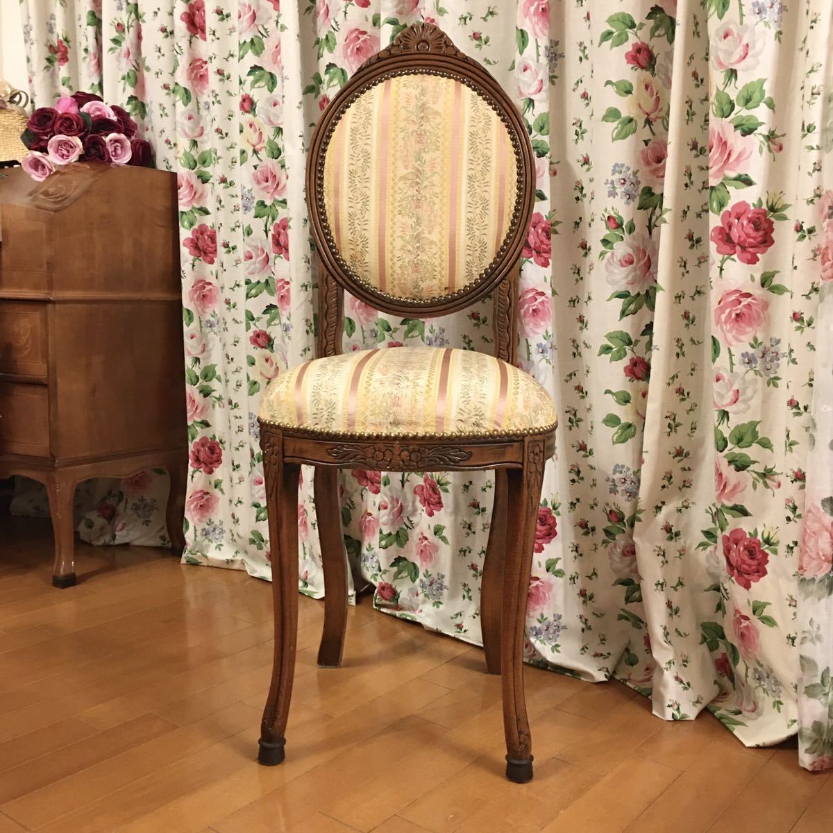 イタリア輸入家具 イタリア製 『猫足彫刻ストライプ柄スツール