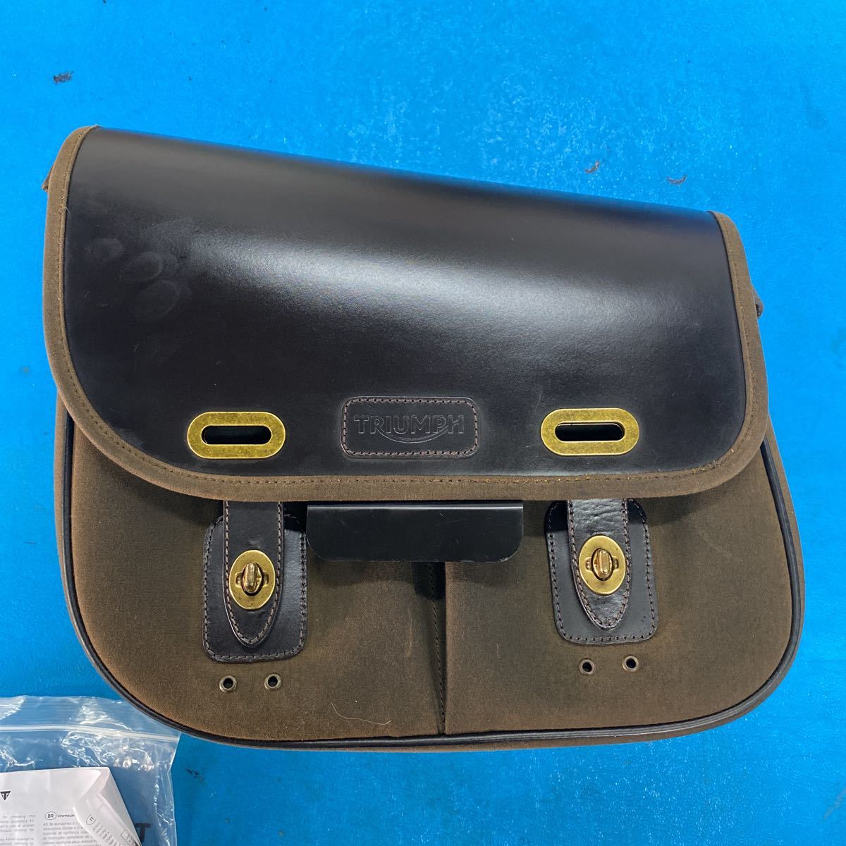 トライアンフ スラクストン1200R RS ワックスコットンパニア 左側 中古  