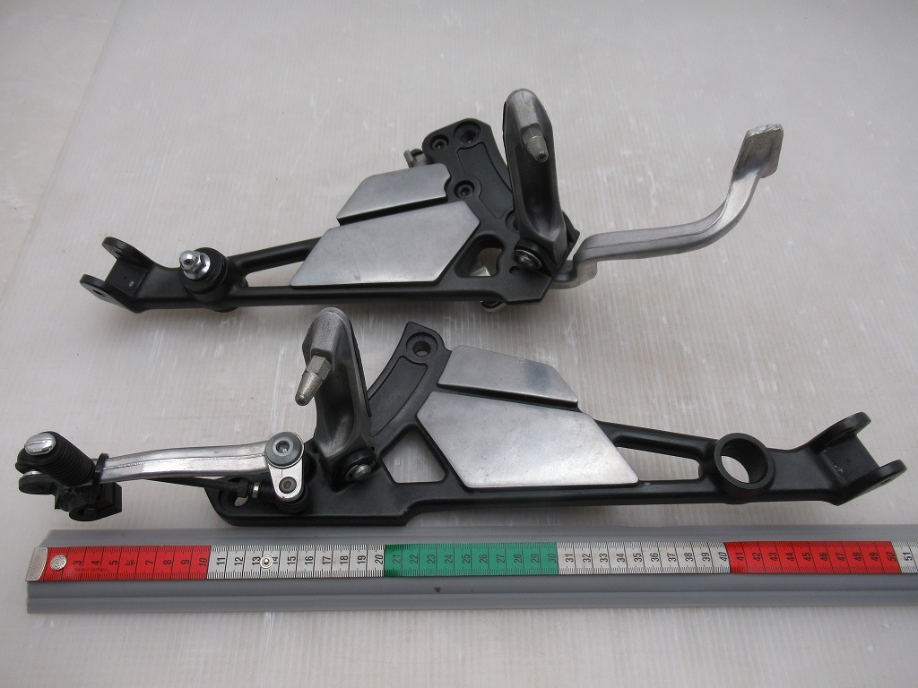 りんりん！　カワサキ　ゼファー750 純正　ステップ ゼファー750 純正ステップ りんりん！ カワサキ ゼファー750 純正