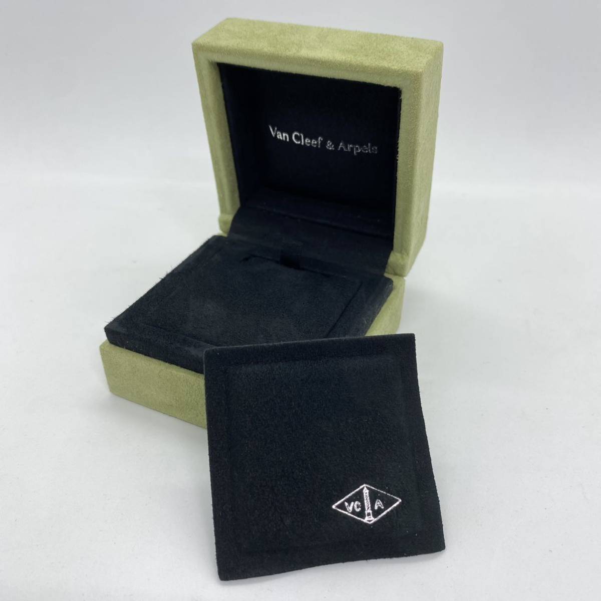 【目立った傷や汚れなし】0722c ヴァンクリーフ&アーペル Van Cleef & Arpels 箱 ケース ボックス 純正 ネックレスの