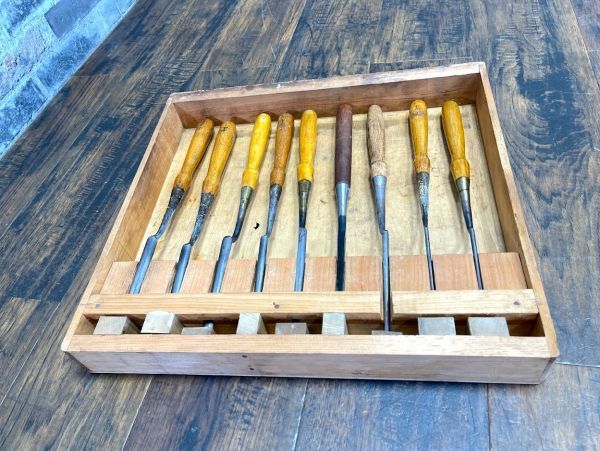 大工道具ノミ11本まとめて。 □大工道具□鑿(のみ⁄ノミ)□11本 在銘有り無しまとめて