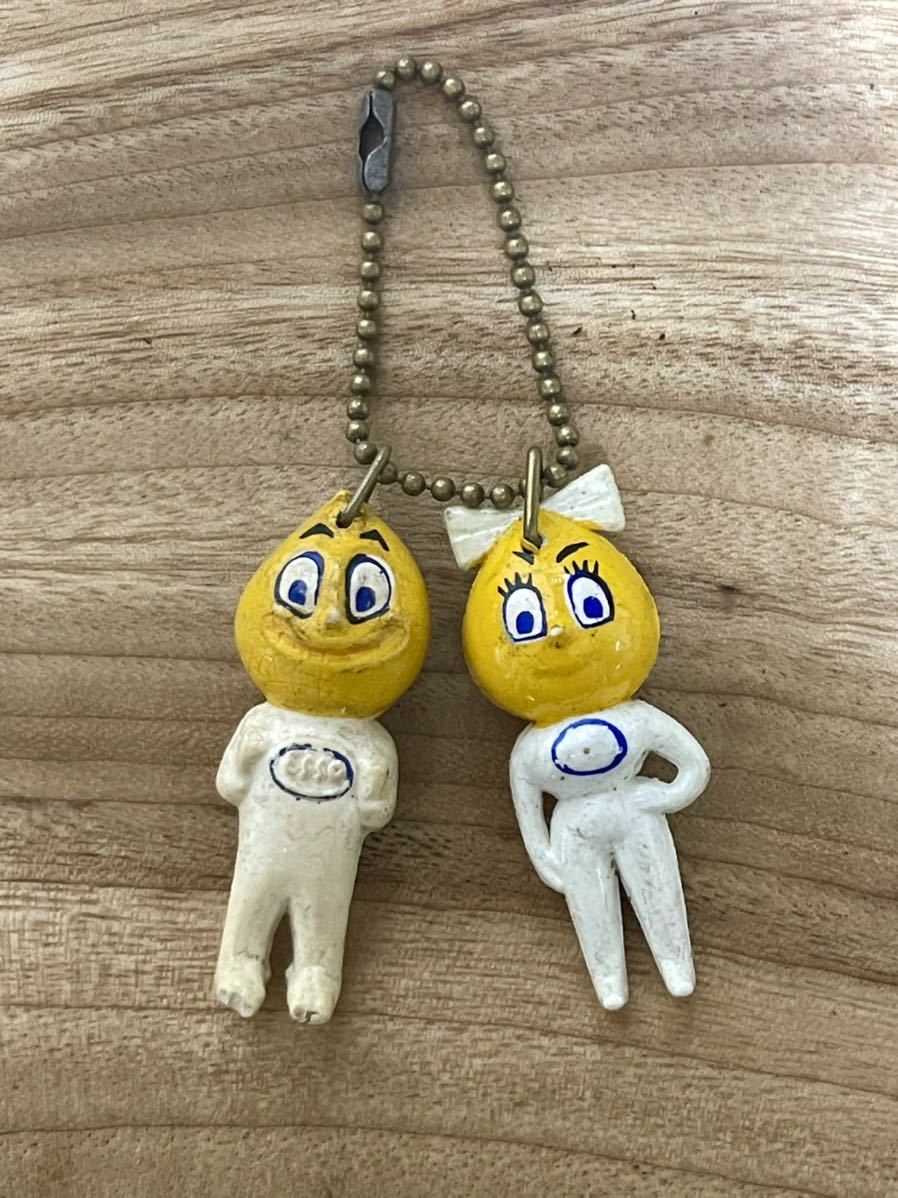 60s フランスESSO エッソガール フィギュア キーホルダー。 エッソボーイ エッソガール ESSO フレンチキーホルダー