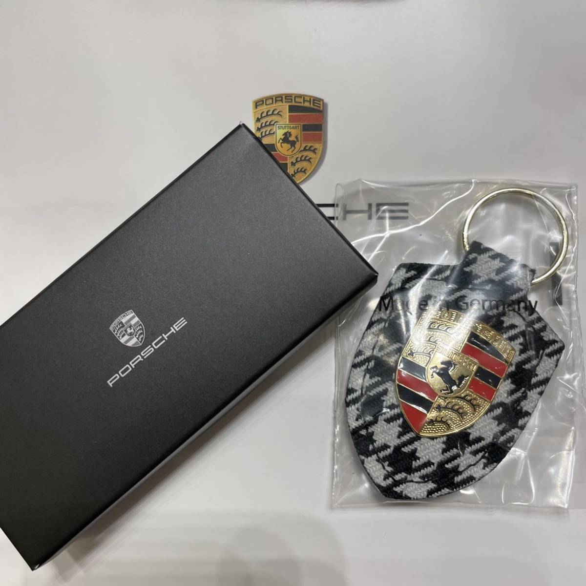 ポルシェ クレストキーホルダー 千鳥柄ペピータ 新品 世界限定20,000個