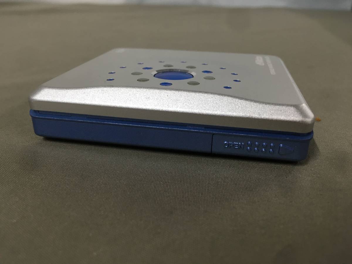 全体的に状態が悪い】○Victor ポータブルMDプレーヤー XM-ZX3-A