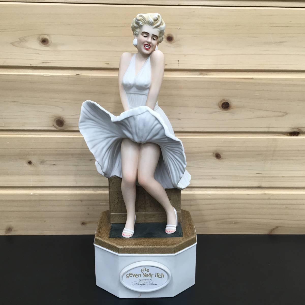 マリリンモンロー 7年目の浮気 陶器ボトル空瓶 マリリンモンロー 7年目