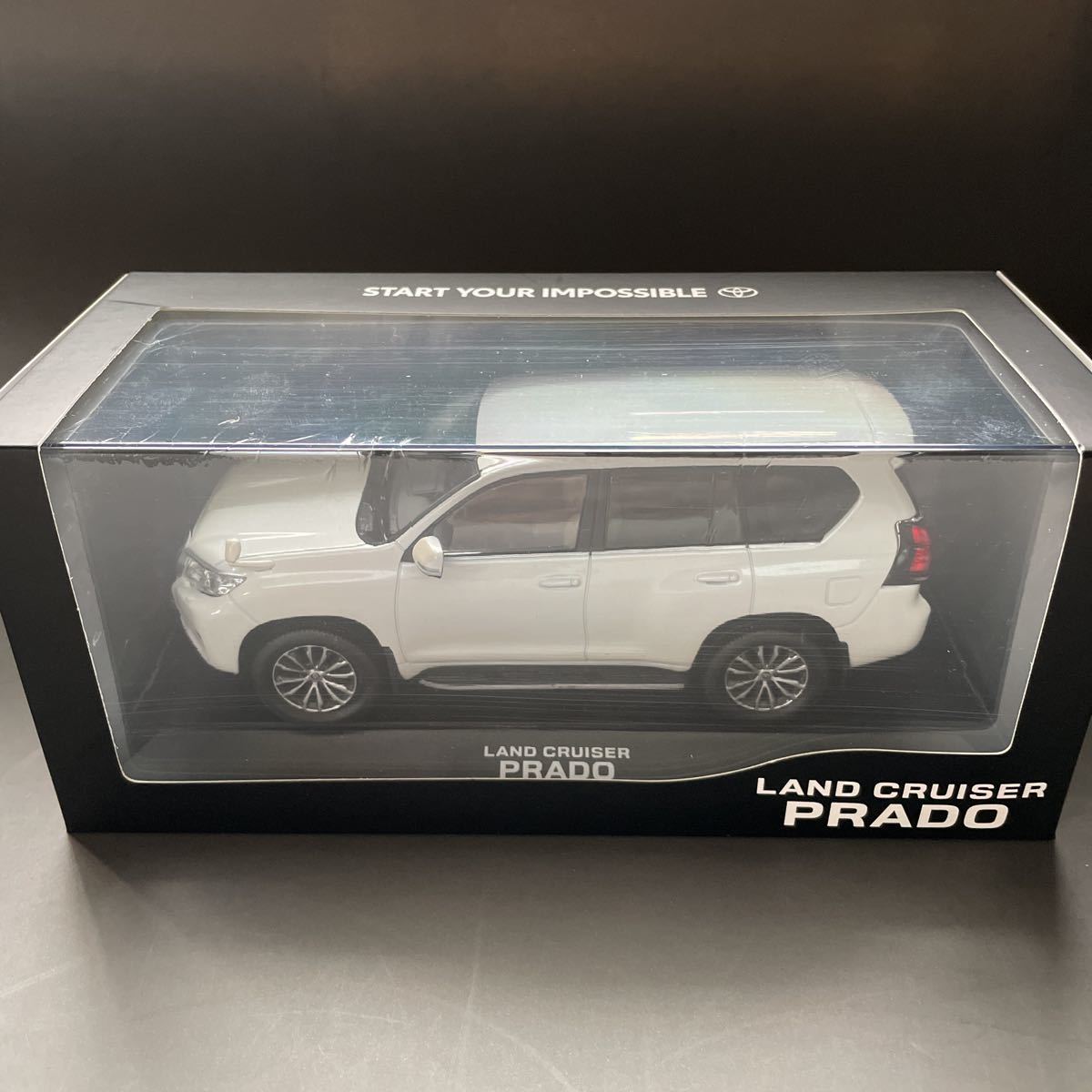 【TOYOTA】ランドクルーザー 200系後期　カラーサンプル　白 ランドクルーザー 200 ミニカー トヨタ 1/30 カラーサンプル