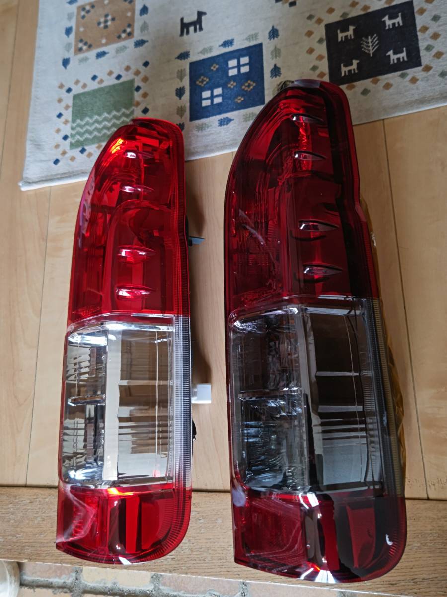 ハイエース200系納車外し純正テールベースグラデーション