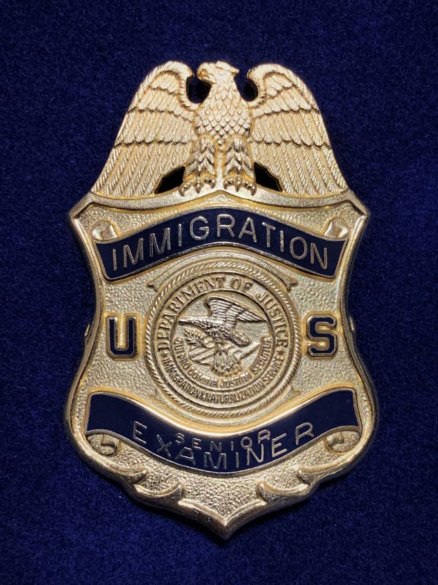 目立った傷や汚れなし】USイミグレーション シニアイグザミナー バッジ