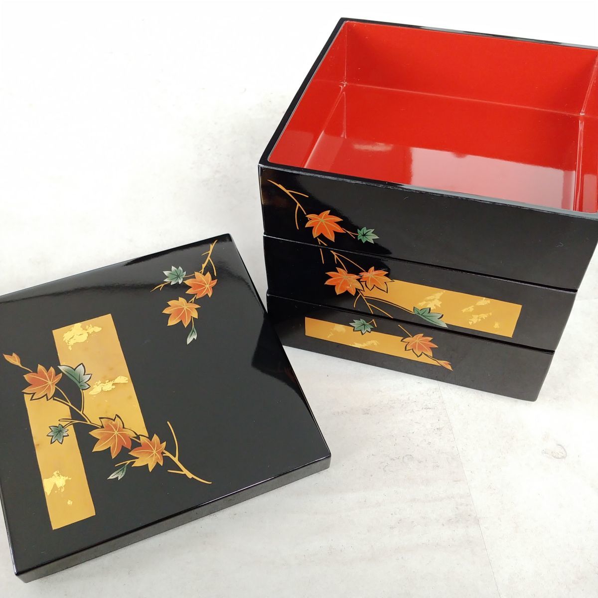 鎌倉彫】菊花 脚付き重箱 二段 漆塗